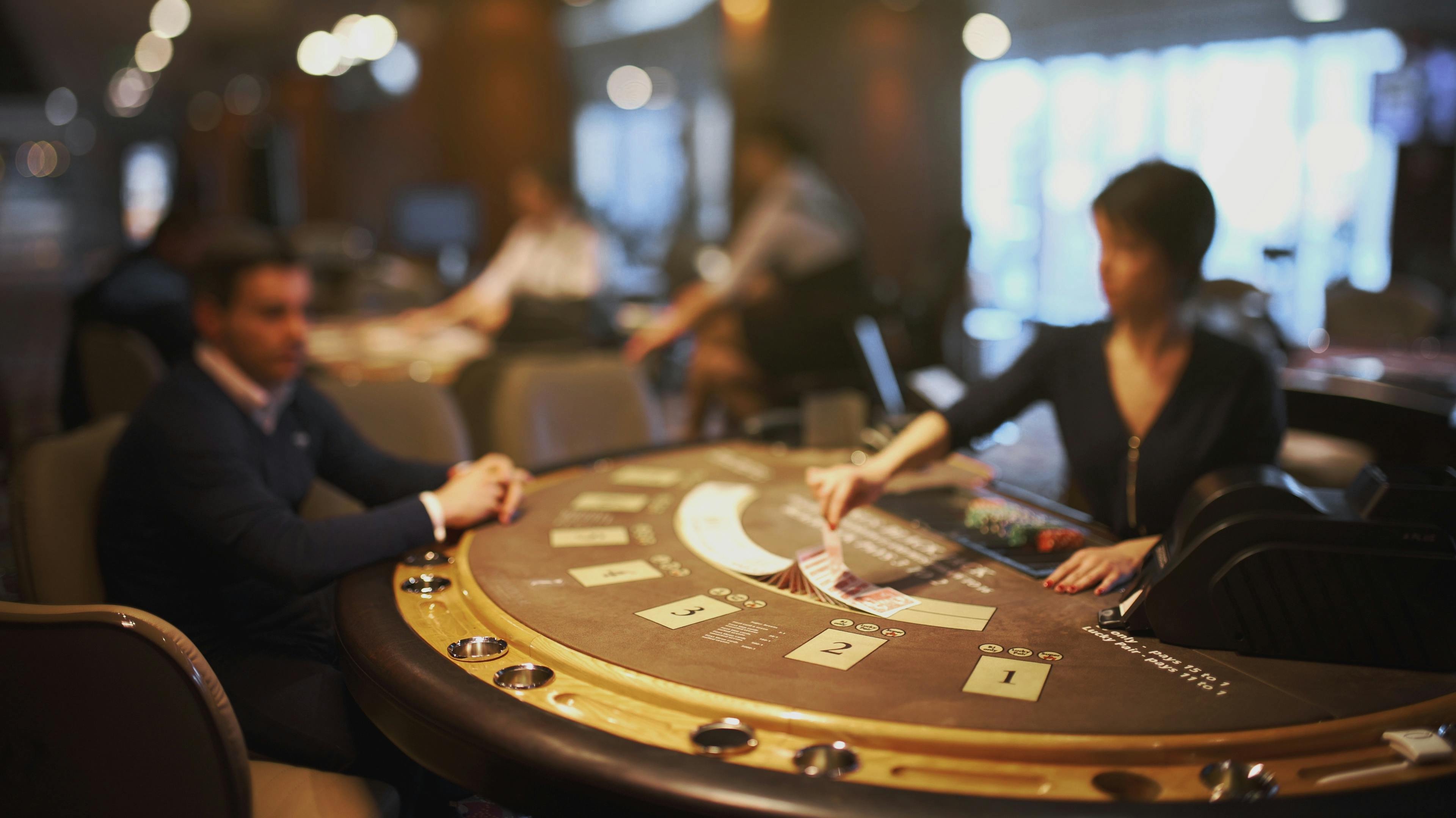 atk77 APP မိုဘိုင်းဖုန်း Sportsbook Live Casino Slots ကစားနေသောမြင်ကွင်း
